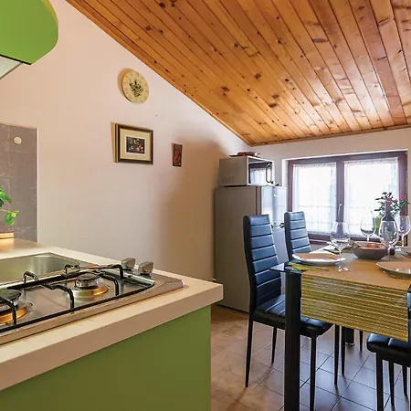아파트 One-bedroom In 풀라